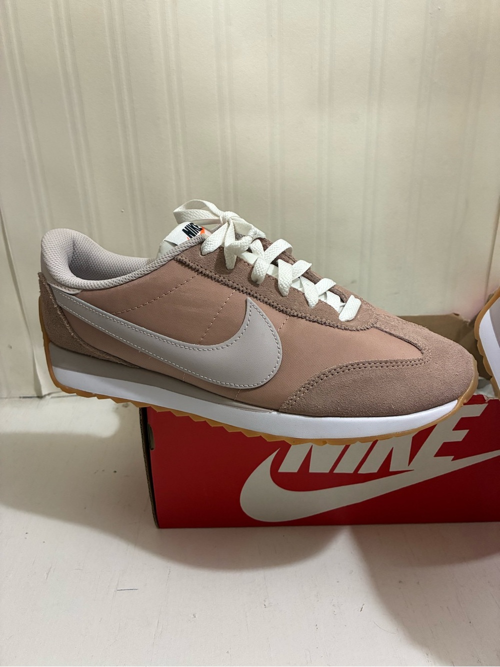 Nike women Daybreak Sneaker - Pink/White